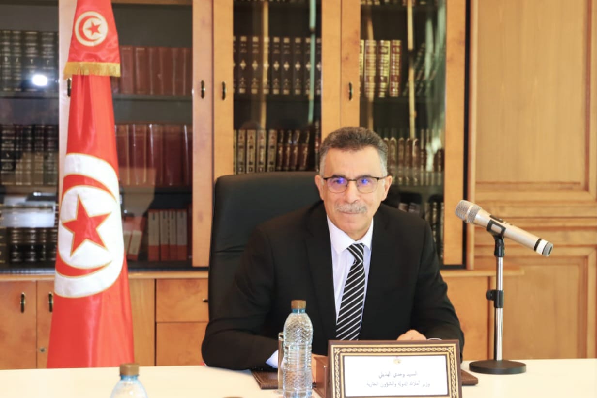 Read more about the article وزارة أملاك الدّولة : مراجعة قانون الانتزاع للتسريع في إنجاز المشاريع العمومية وحفظ حقوق المستحقّين.