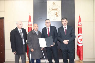 Read more about the article من جندوبة : وزير أملاك الدّولة والشؤون العقارية يعلن عن تخصيص عقارات دولية لإنجاز برنامج السكن الاجتماعي وعديد المشاريع العمومية والاستثمارية.